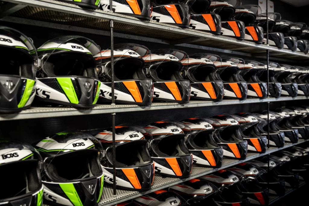Casques, combinaisons, charlottes et gants fournis pour une sécurité maximale.